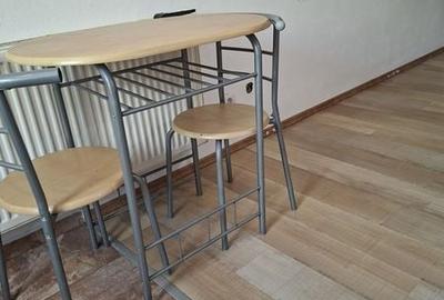 Garsonieră în Titan