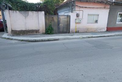 Casă în Centrul Civic