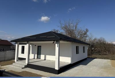 Casă cu 3 camere în Central