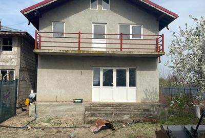 Casă cu 4 camere în Poroschia