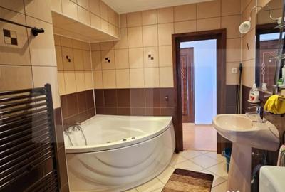 Apartament cu 3 camere semidecomandat în Central - 2