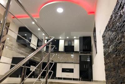 Casă cu 10 camere cu Teren 785 Mp în Central - 2