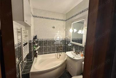 Apartament cu 3 camere decomandat în Podu Roș - 6