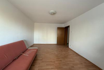 Apartament 3 camere • Decomandat • Etaj 3/8 • Calea Văcăresti - 2