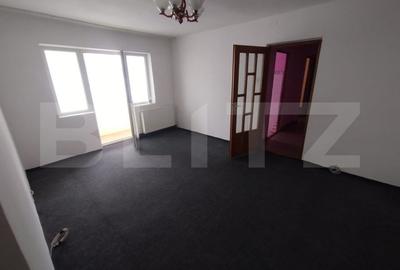 Apartament 3 camere decomandat,60 mp utili,etaj 3,balcon,parcare,oras Beclean