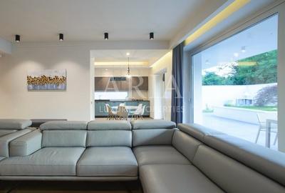 Apartament cu 4 camere decomandat, mobilat în Iancu Nicolae