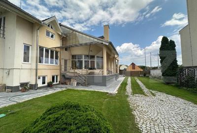 Casă cu 5 camere cu Teren 937 Mp în Central - 1