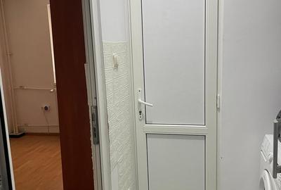 Apartament cu 2 camere semidecomandat în Berceni