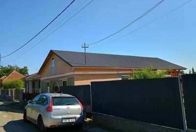 Casă cu 3 camere cu Teren 500 Mp în Petin