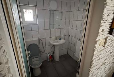 Spațiu comercial, de 72 mp, în Central - 4