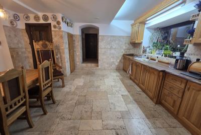 Casă cu 4 camere în Central - 4