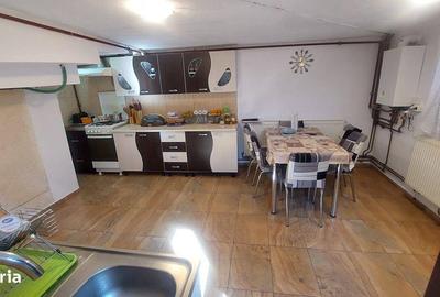 Casă cu 3 camere cu Teren 290 Mp în Central