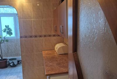 Apartament cu 3 camere decomandat în Exterior Vest