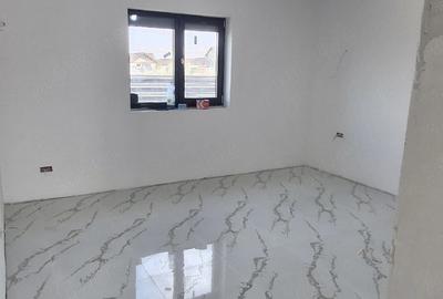 Casă cu 3 camere cu Teren 385 Mp în Central - 2