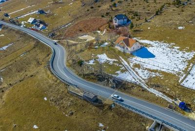 Teren de 985 mp, în Fundata - 13