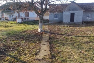 Casă cu 3 camere cu Teren 16 Mp în Dâmbu