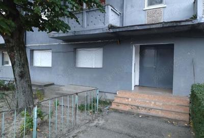 Apartament cu 3 camere semidecomandat în Central - 1