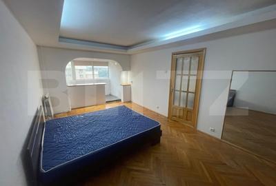 Apartament de vanzare, cu 3 camere, decomandat, 84 mp, zona pasaj Nicolina - 1