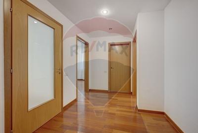 Apartament cu 4 camere decomandat în Central - 4