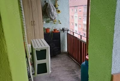 Apartament cu 4 camere decomandat în Vitrometan - 12