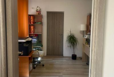 Casa la sol, renovata ,caramida, pentru locuit sau spatiu birouri, zona  buna - 19