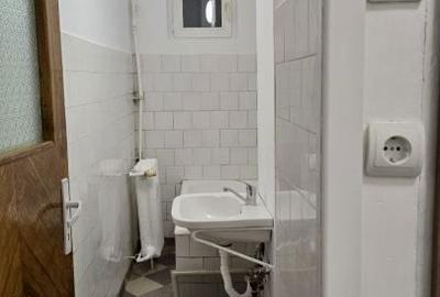Apartament cu 3 camere semidecomandat în Central - 2