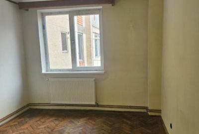 Apartament 3 camere *etaj 2 - decomandat* - str. Zambilelor - 1