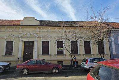 Vand ap 2 camere si dep, ultracentral , la curte comuna , 3 geamuri front stradal , reabilitata ext - 11