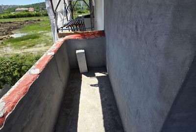 Apartament cu 2 camere semidecomandat în Baza 3 - 12