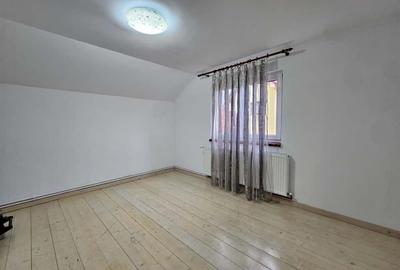 Casa individuala cu 5 Camere 3 Bai si Curte in Cristian - 11