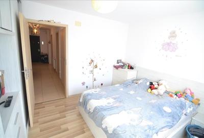 Apartament cu 3 camere decomandat în Tractorul - 16