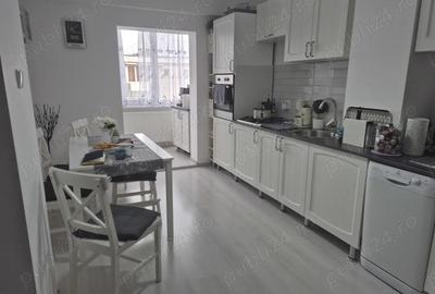 Apartament cu 3 camere decomandat în Alfa - 10