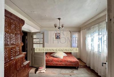 Casă cu 4 camere cu Teren 2243 Mp în Românești