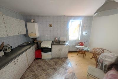 Casă cu 3 camere în Lipoveni - 2