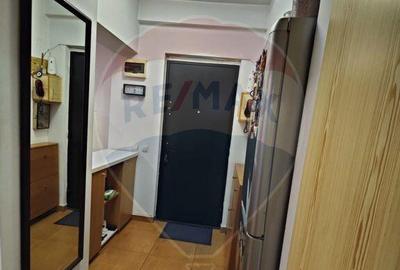 Apartament cu 2 camere semidecomandat, mobilat în P-ța Romană