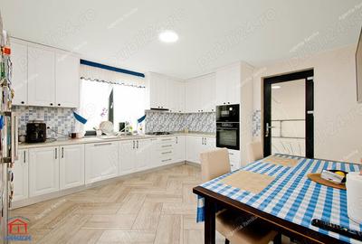 Casă cu 6 camere cu Garaj în Vânători - 3