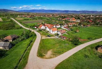 Casă cu 3 camere cu Canalizare în Exterior Est - 1