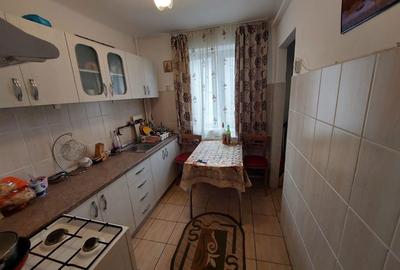 Apartament cu 3 camere semidecomandat în Central - 2