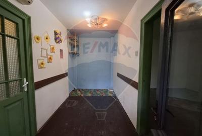 Vanzare casa 2 camere, partial renovata, Bd. Pieptanari - 6