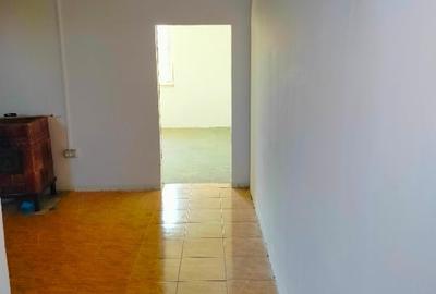 Vand apartament cu dependinte (baie,bucatarie),suprafata utila 32 mp -negociabil - 1