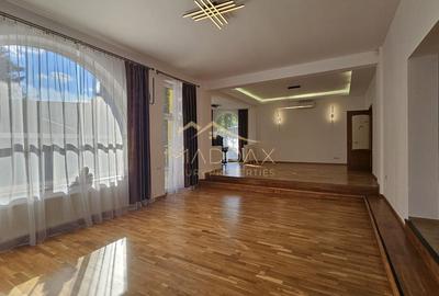 Casă individuală cu 7 camere în Central