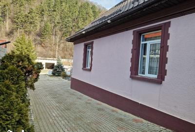 Casă cu 7 camere cu Teren 500 Mp în Bran - 17