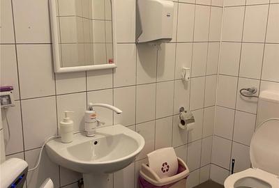 Spațiu comercial, de 200 mp, în Central - 4