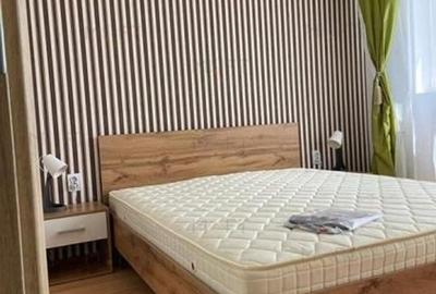 Apartament cu 3 camere decomandat, mobilat în P-ța Victoriei