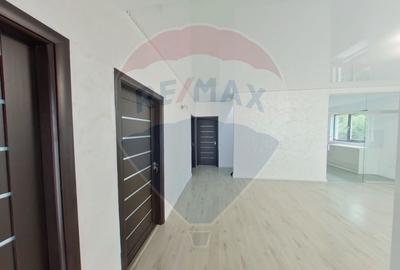 Casă individuală cu 4 camere cu Canalizare în Nord-Est - 9