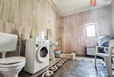 Casă cu 13 camere cu Canalizare în Recaș - 2
