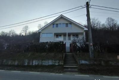 Casă cu 5 camere cu Teren 590 Mp în Central - 12