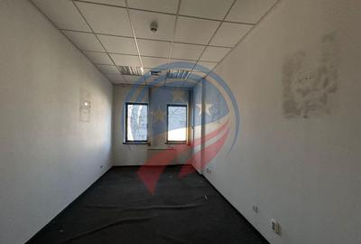 Spațiu comercial, de 477 mp, în Central - 8