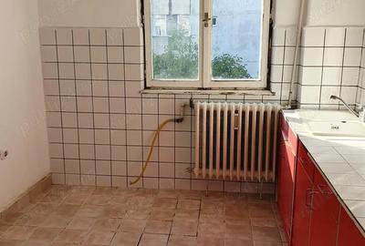 Oferim spre vanzare 2 camere zona Circumvalatiunii langa Mall
