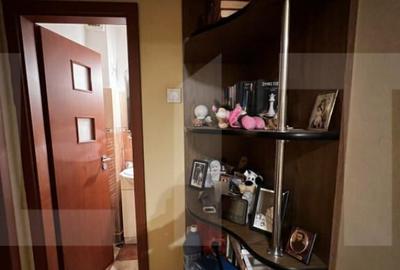 Apartament cu 4 camere semidecomandat, mobilat în Circumvalațiunii - 2